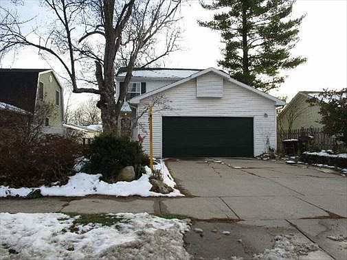 2nd image of 871 W Grand River Ave