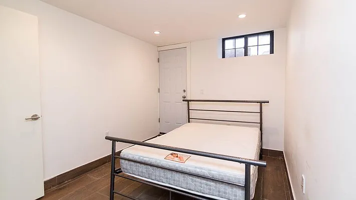 Rented by Nooklyn NYC LLC | media 52