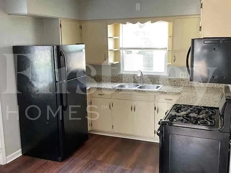 1217 Clara Ave — Photo 4