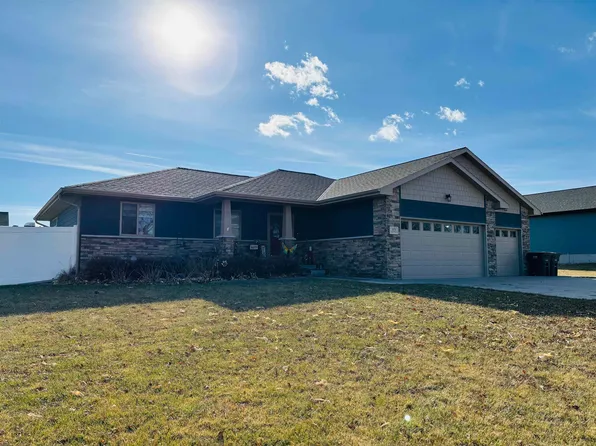 303 W 5th St, Juniata, NE 68955