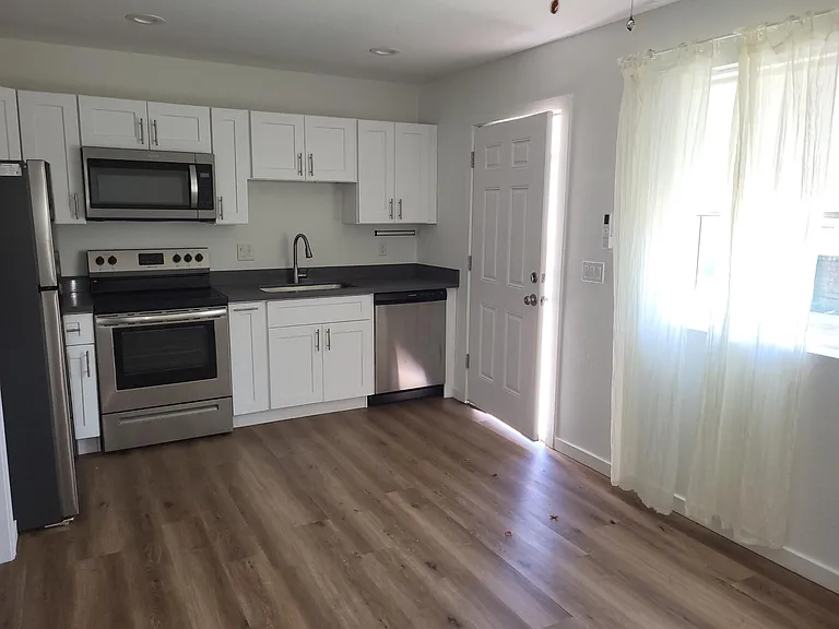 1522 W Polk St #2 — Photo 8