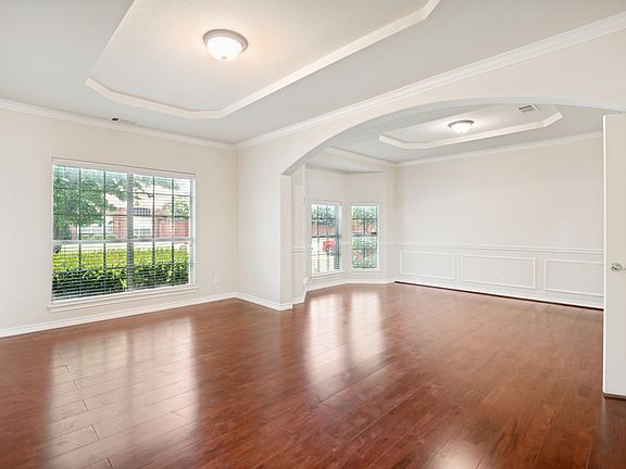 4th image of 11800 Pondview Ln