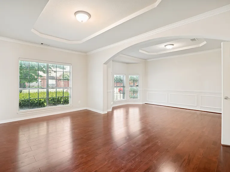 11800 Pondview Ln — Photo 4