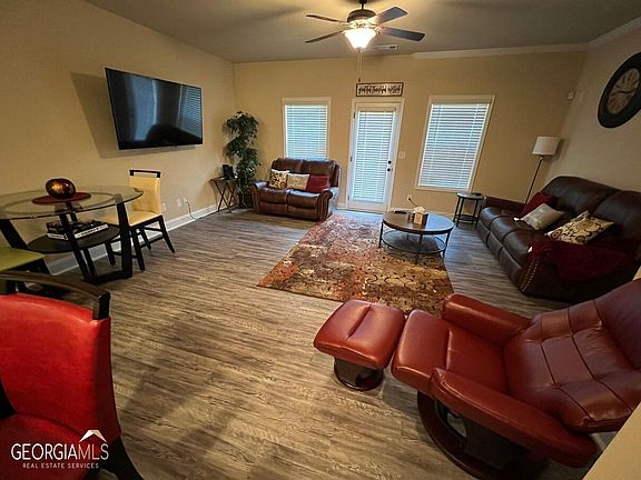 5th image of 136 Camellia Ct