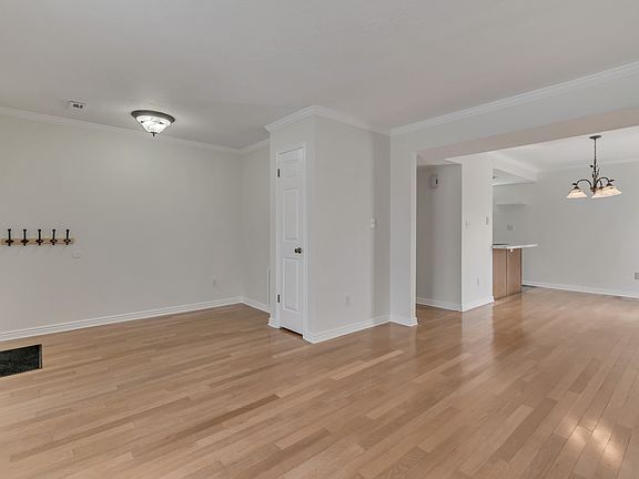 5th image of 653 S 500 W APT 1