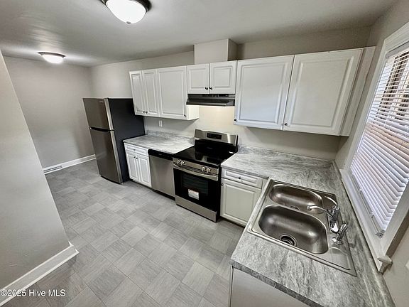 2nd image of 2506 E 3rd St #A