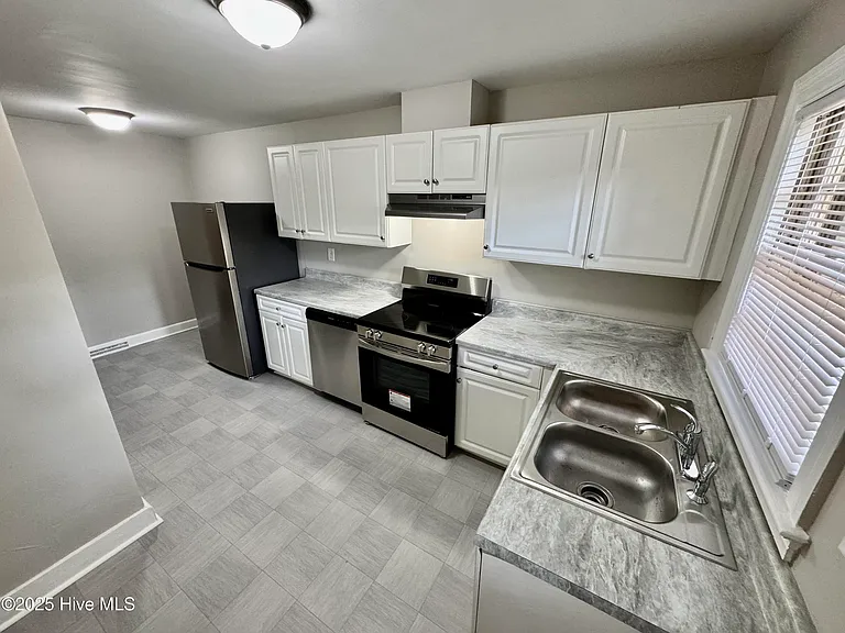 2506 E 3rd St #A — Photo 2