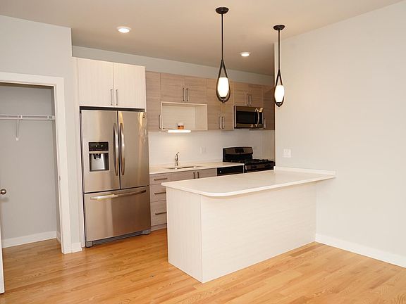 2nd image of 6138 S University Ave #2WW