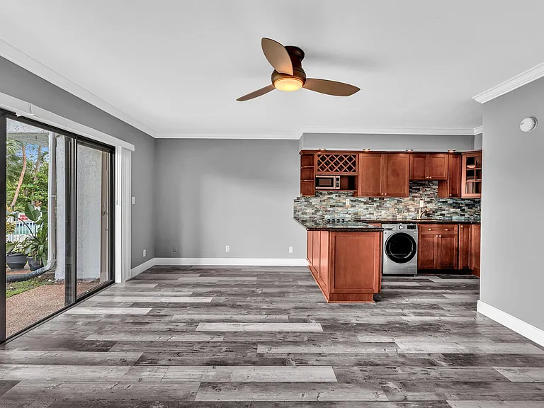 833 NE 18th Ct #3 — Photo 3