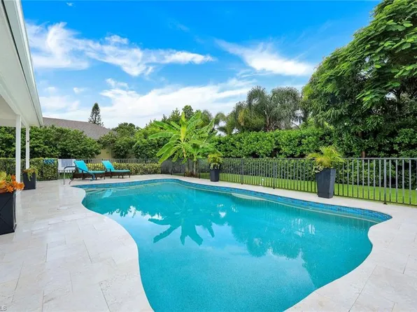 335 Lambton Ln, Naples, FL 34104