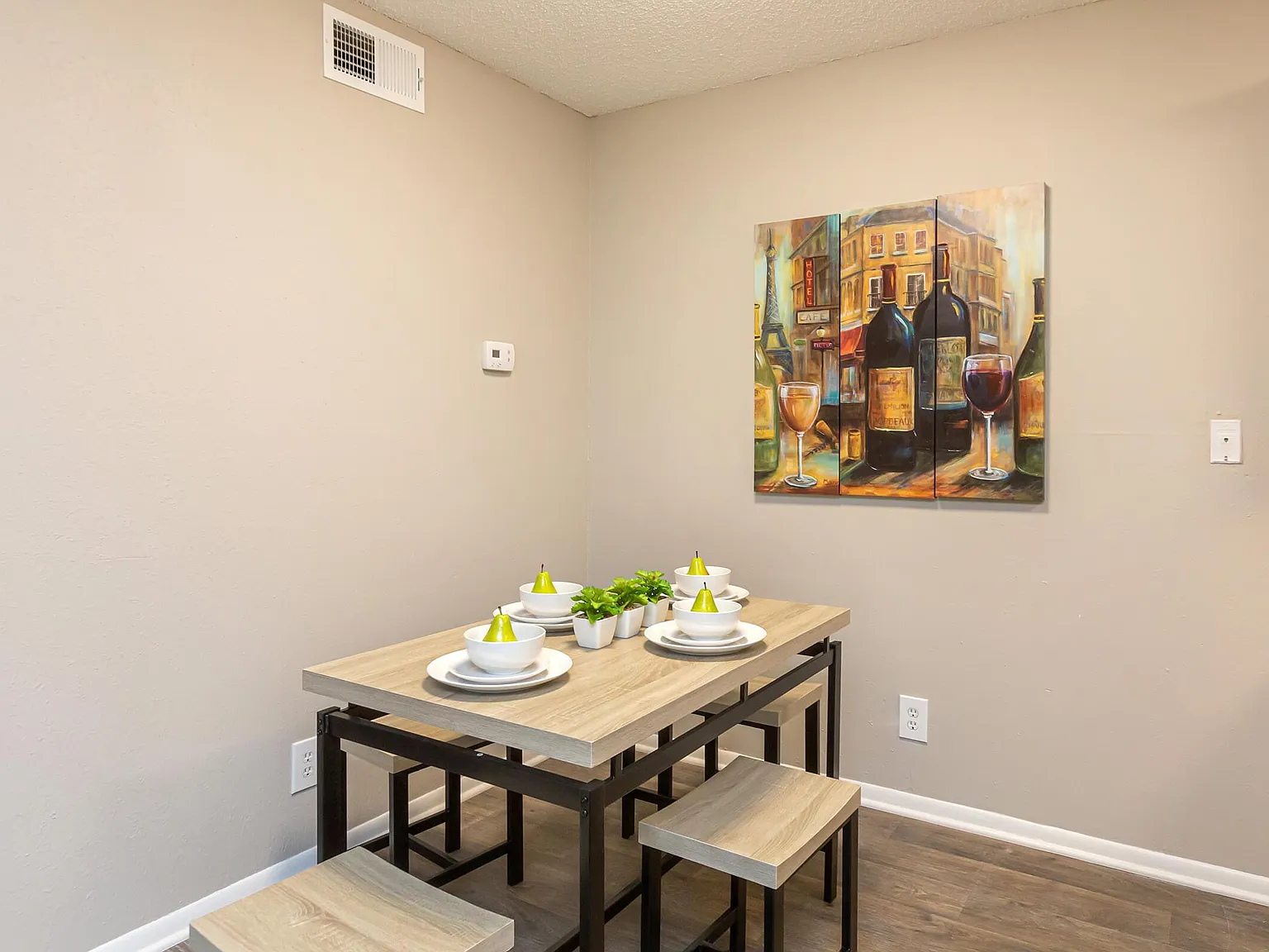 Raintree Apartments — Photo 4