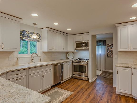 4th image of 17395 Brandel Ave