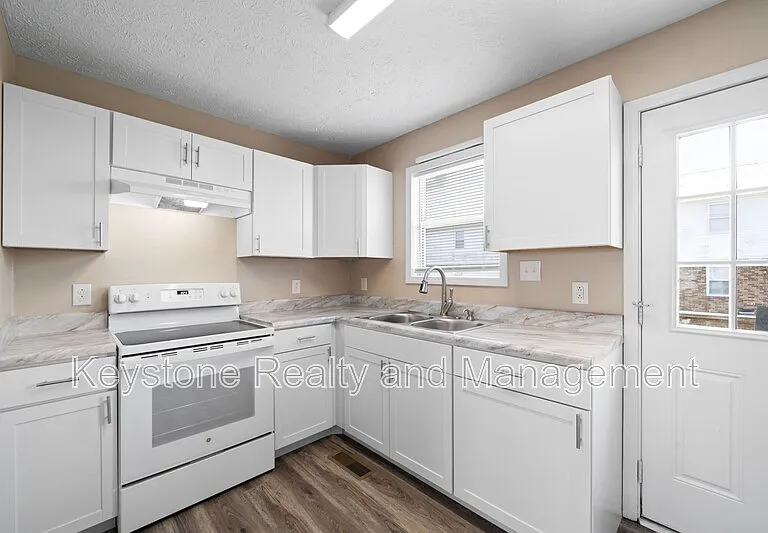 290 Thompsonville Ln #303 — Photo 6