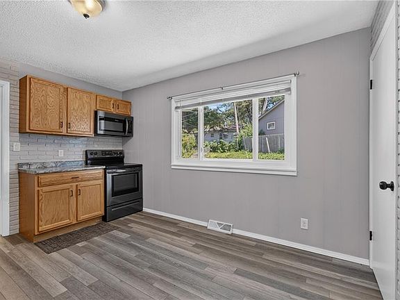 4th image of 11415 Myrtle Ave