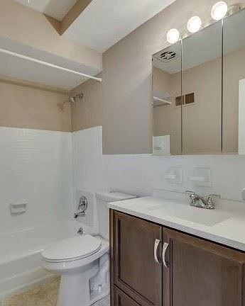 5th image of 5601 Dewey Ave APT 206