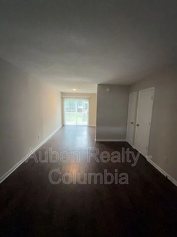 2 bed, 1.5 bath, 833 sqft, $1,150 — Photo 2