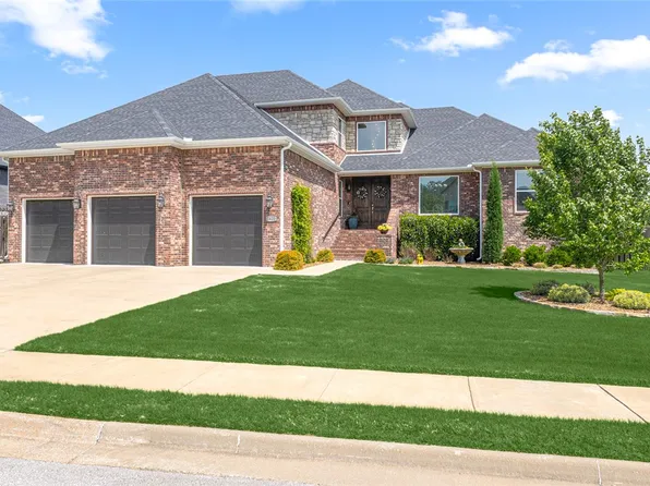 1420 Montieri Dr, Centerton, AR 72719