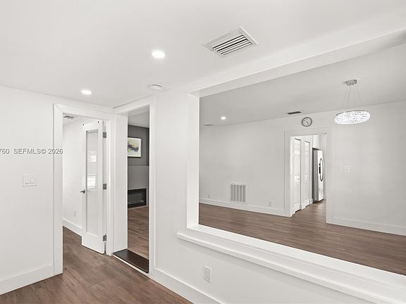 3rd image of 900 Tangier St