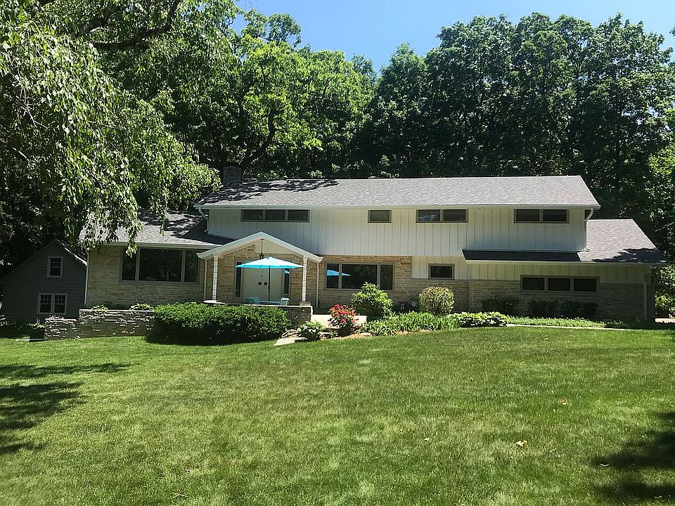 2nd image of 710 Meadow Ln