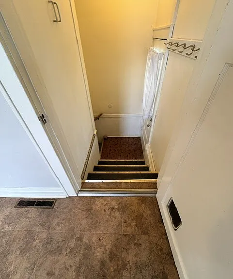 513 W Saint Louis St — Photo 23