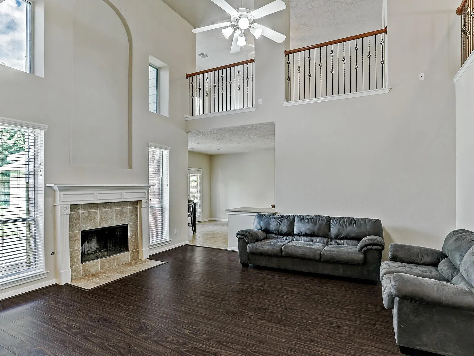 4 bed, 3.5 bath, 3441 sqft, $3,200 — Photo 2