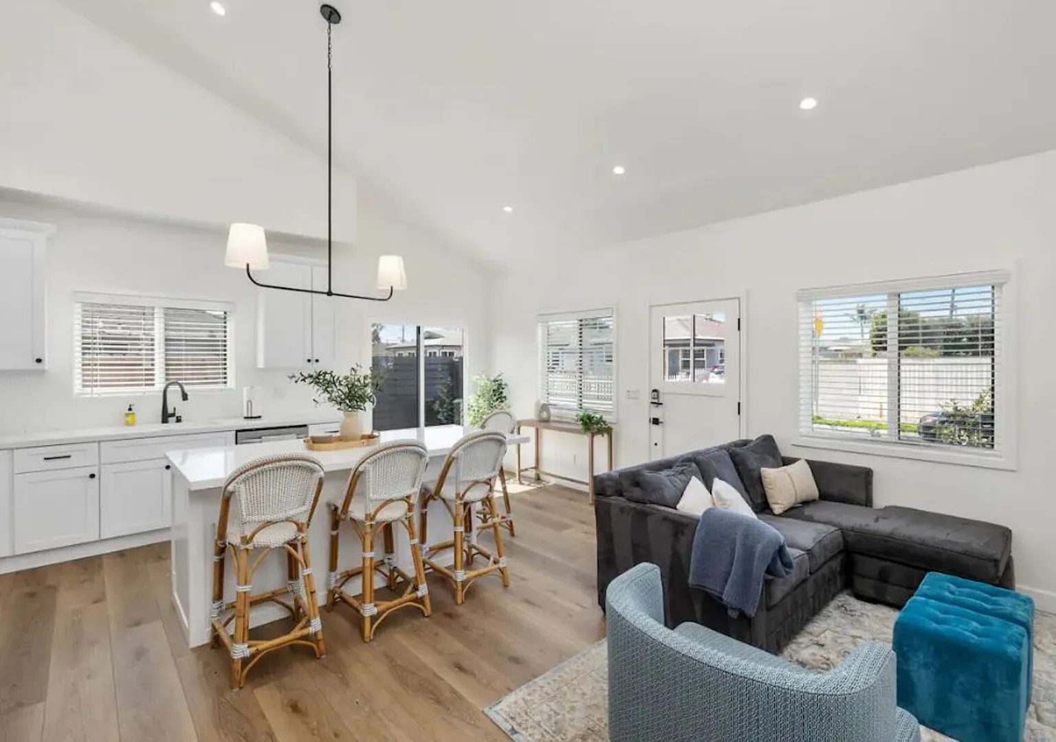 Coastal Modern 3 Bed 2 Bath Home & Pet Friendly — Photo 3