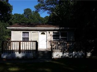 215 Chichester Ave, Center Moriches, NY 11934