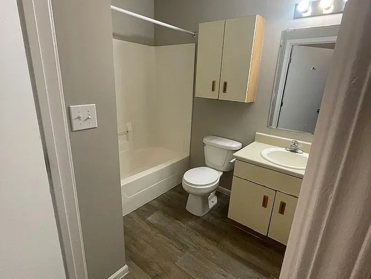 North Ridge Apartments — Photo 10