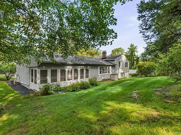 2nd image of 10 Oak Bend Road