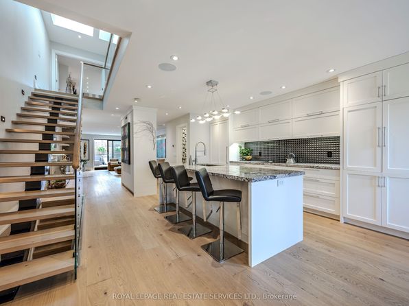 91 Old Mill Rd, Toronto, ON M8X 1G9