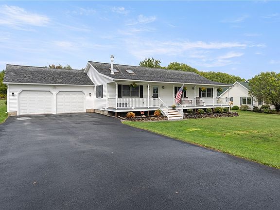 3rd image of 10 Melodee Ln