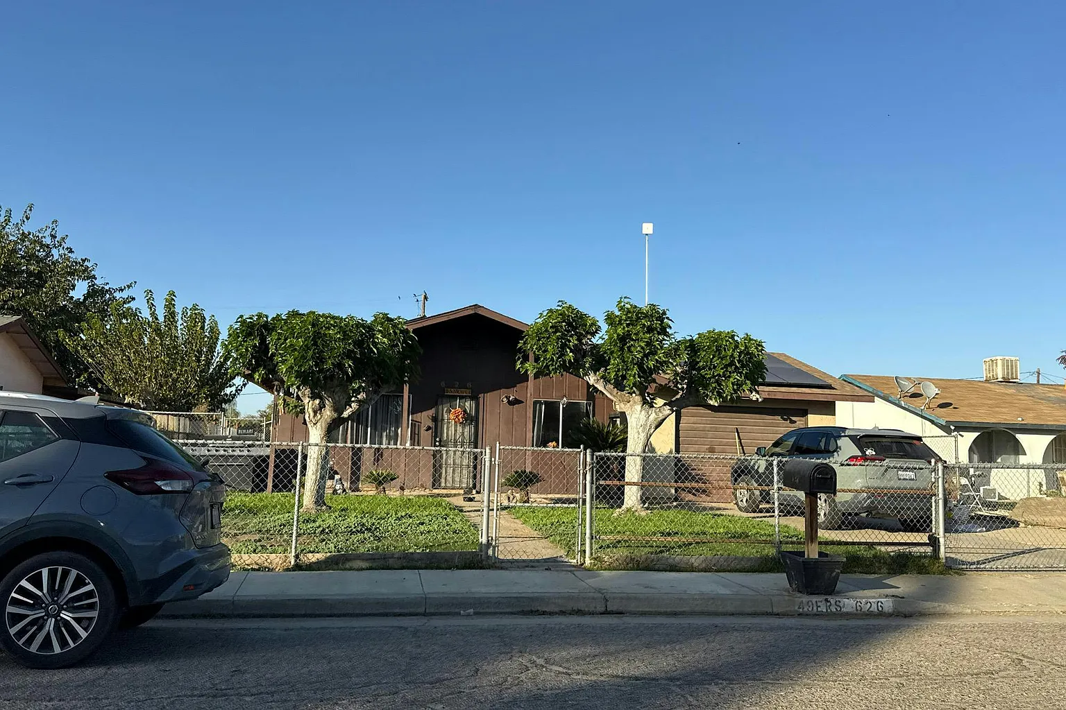 626 E Compton Ave photo 1