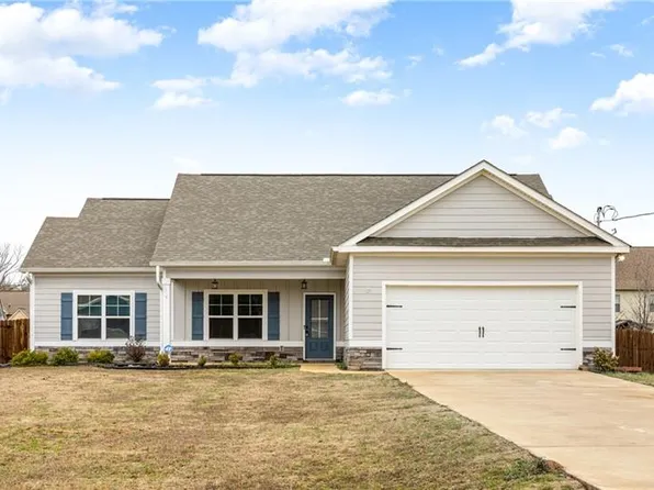 19 Belmont Dr, Fort Mitchell, AL 36856