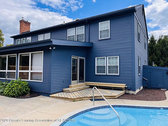 3rd image of 2098 Butternut Dr