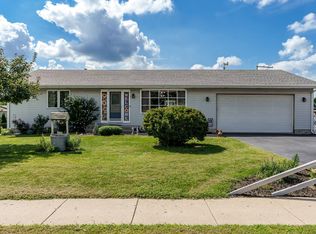 8424 Victory Ln, Machesney Park, IL 61115