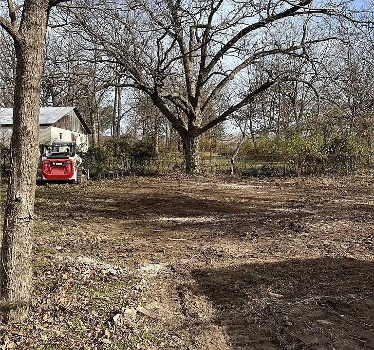 2nd image of 407 Jackson Pl