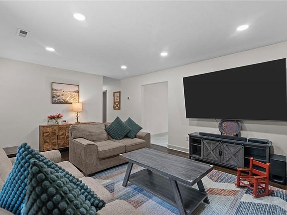 3rd image of 229 Cedar Rd
