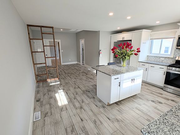 2nd image of 1744 Kings Hwy