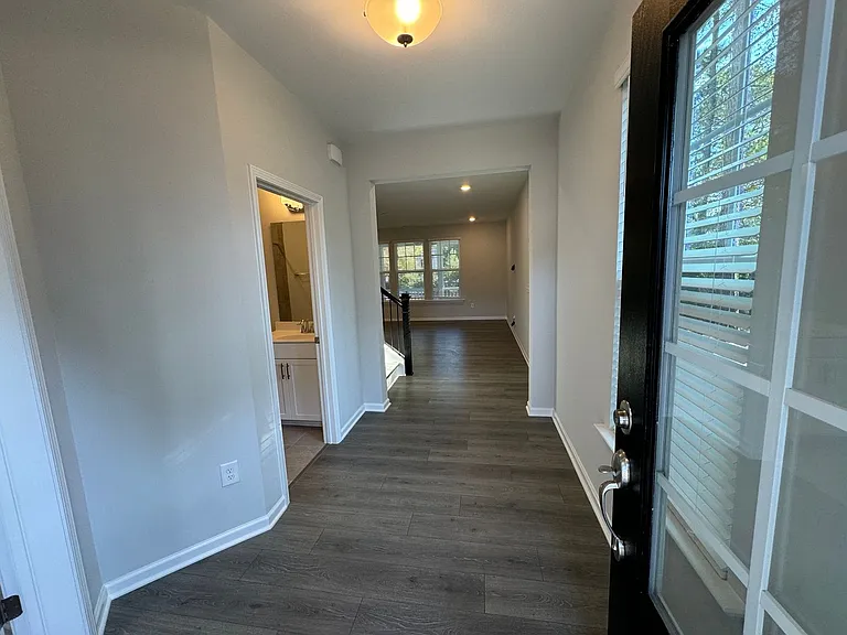2422 Greshford Ln — Photo 7