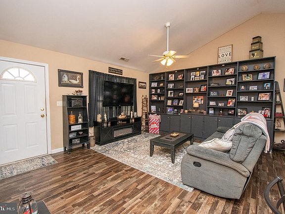 3rd image of 15 Heron Way