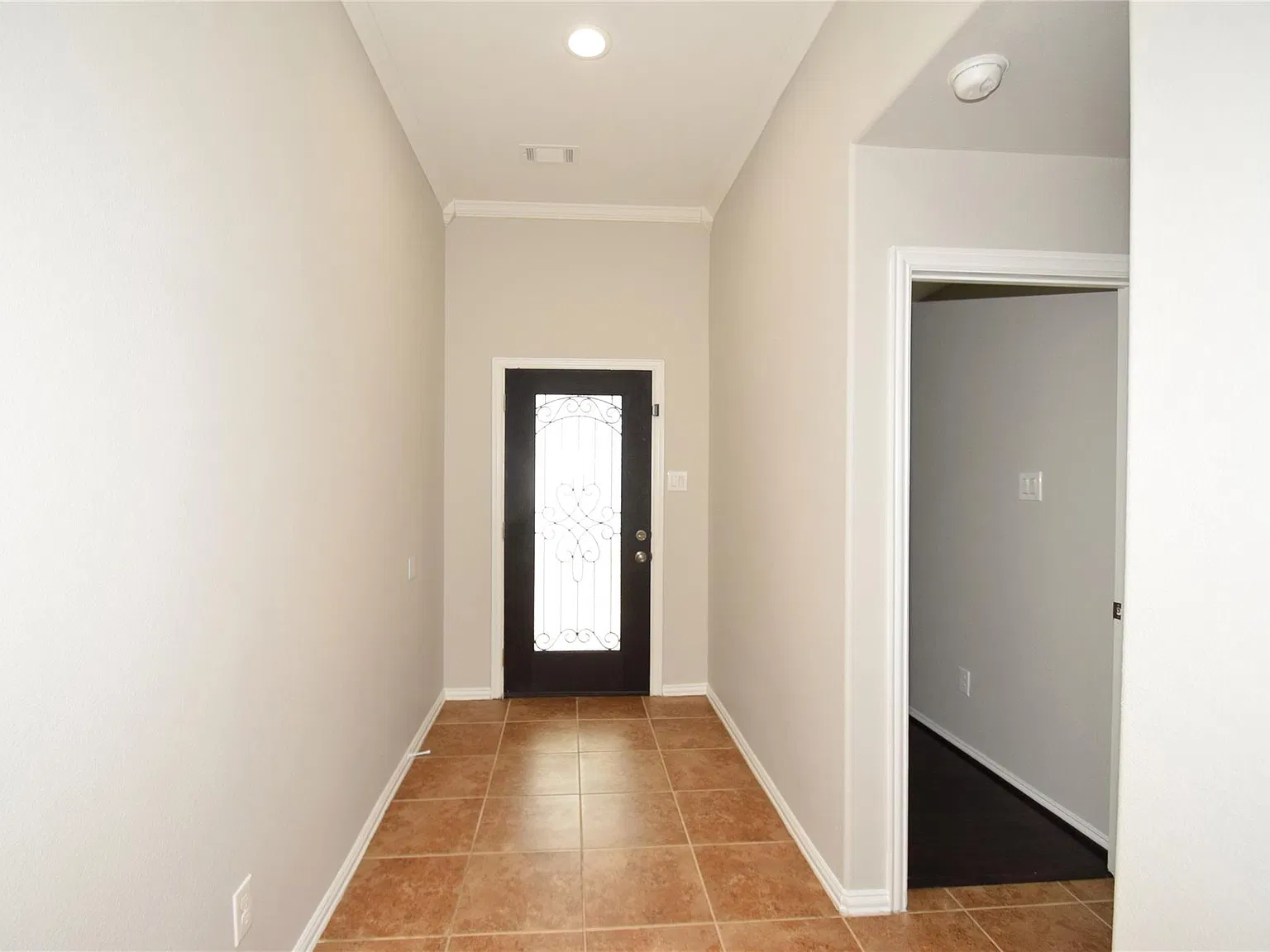 4 bed, 2.0 bath, 2573 sqft, $2,300 — Photo 4