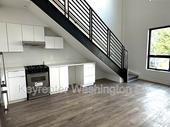 3rd image of 1460 Belmont St NW Unit 301