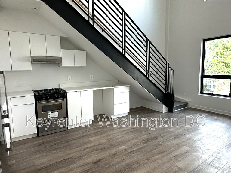 1460 Belmont St NW #301 — Photo 3