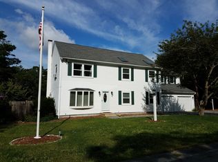 137 Debbies Ln, Marstons Mills, MA 02648