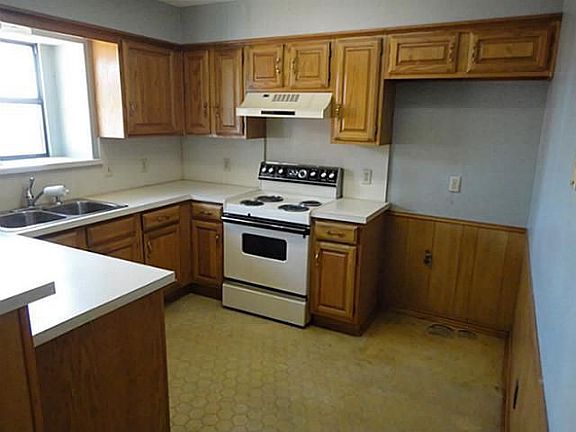 2nd image of 316 Aspenway Dr