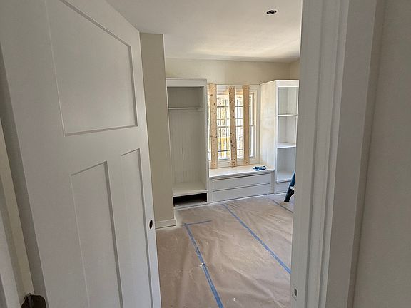 3rd image of 2464 W Auer Ave