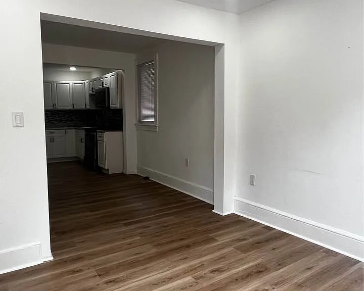 312 Bell Aly — Photo 2