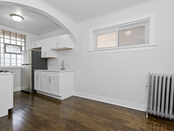 3rd image of 11255 S King Dr #G