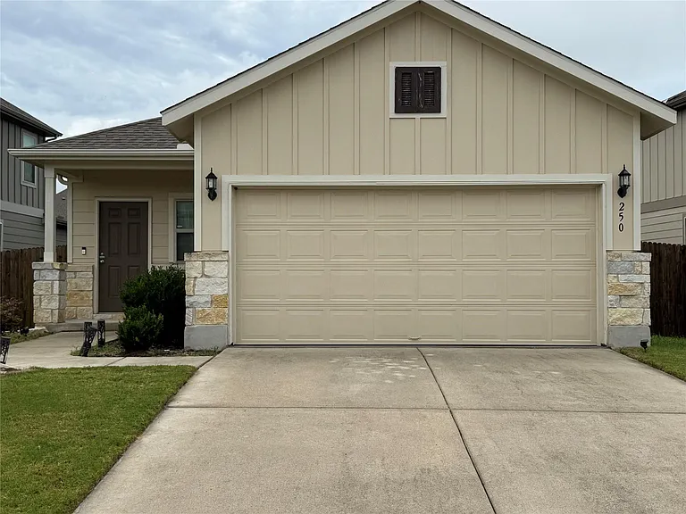 250 Zuma Dr — Photo 1