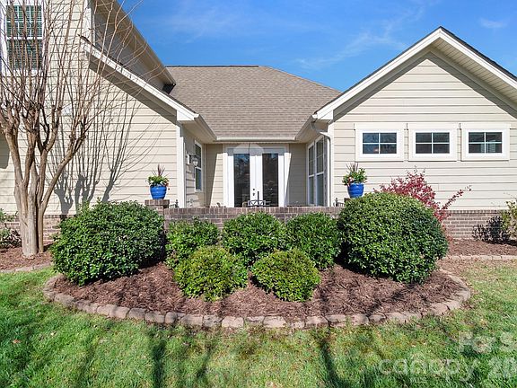 3rd image of 4419 Forest Gate Ln